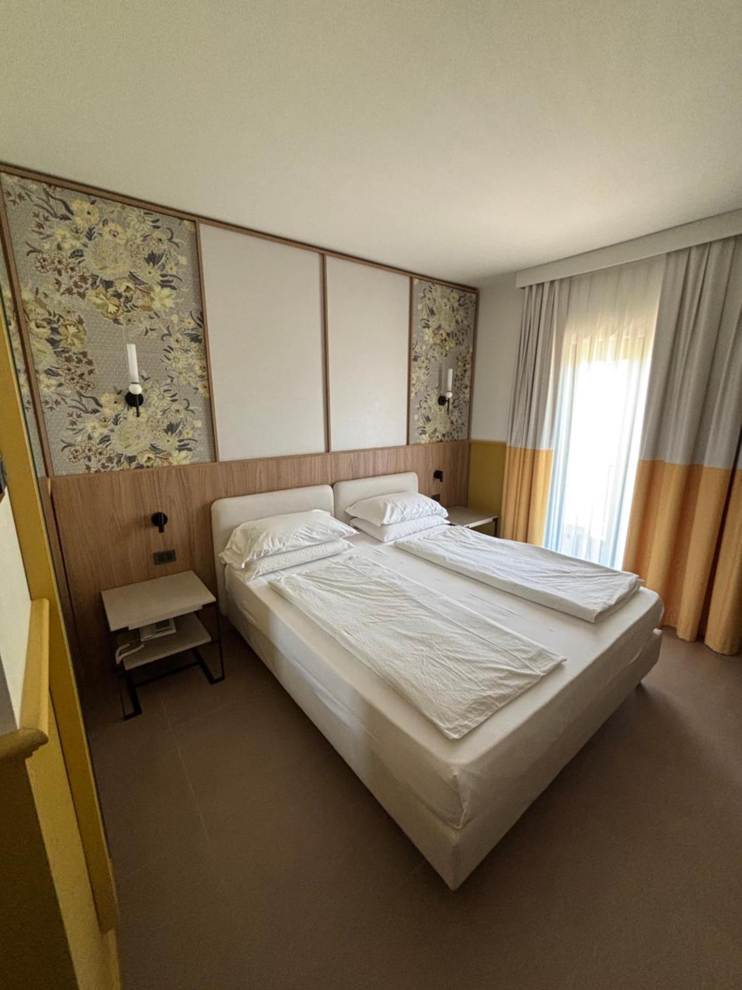 Double Room Balcony Lake View