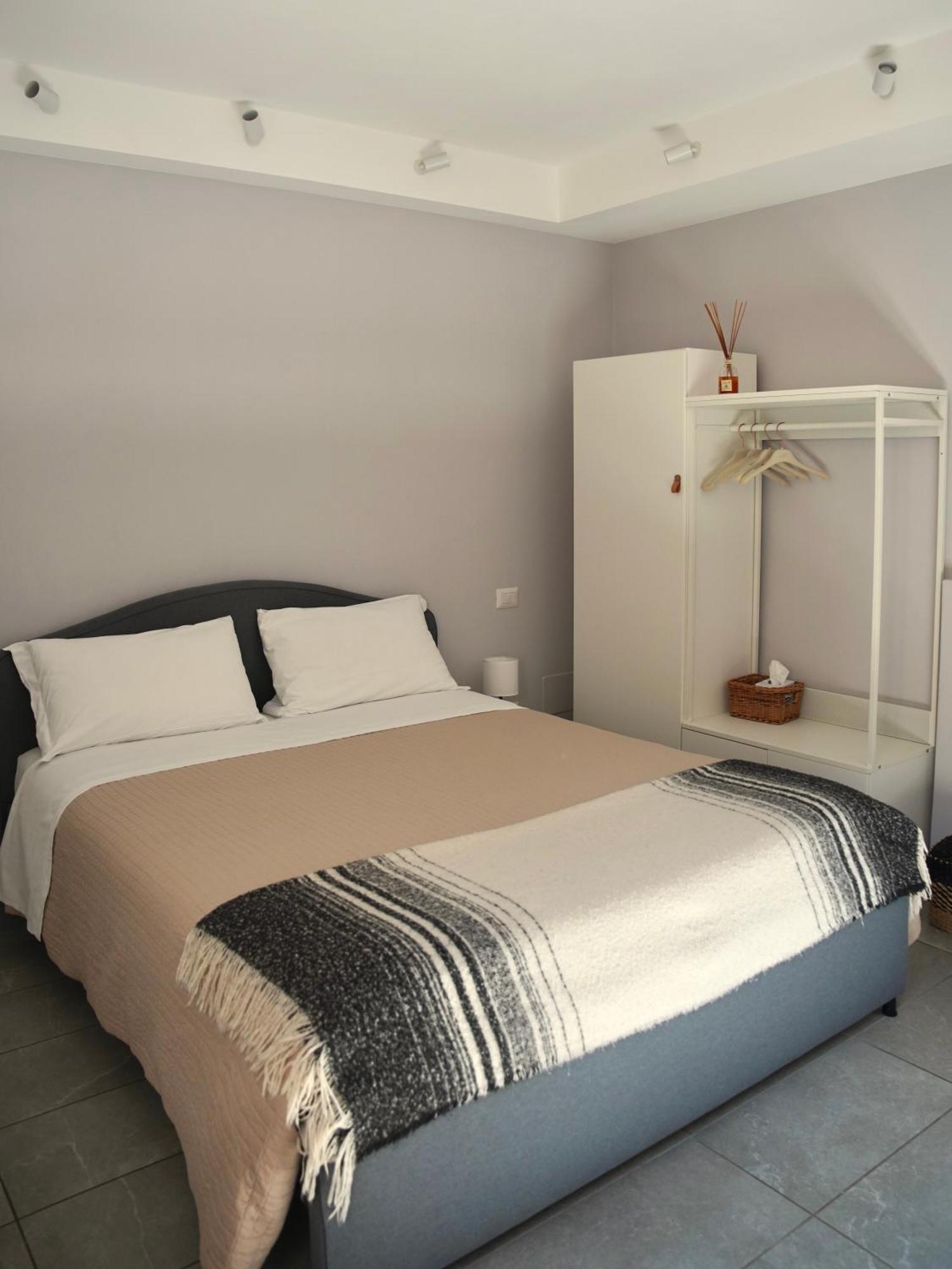 Large Double Room,1766628313:JPEG