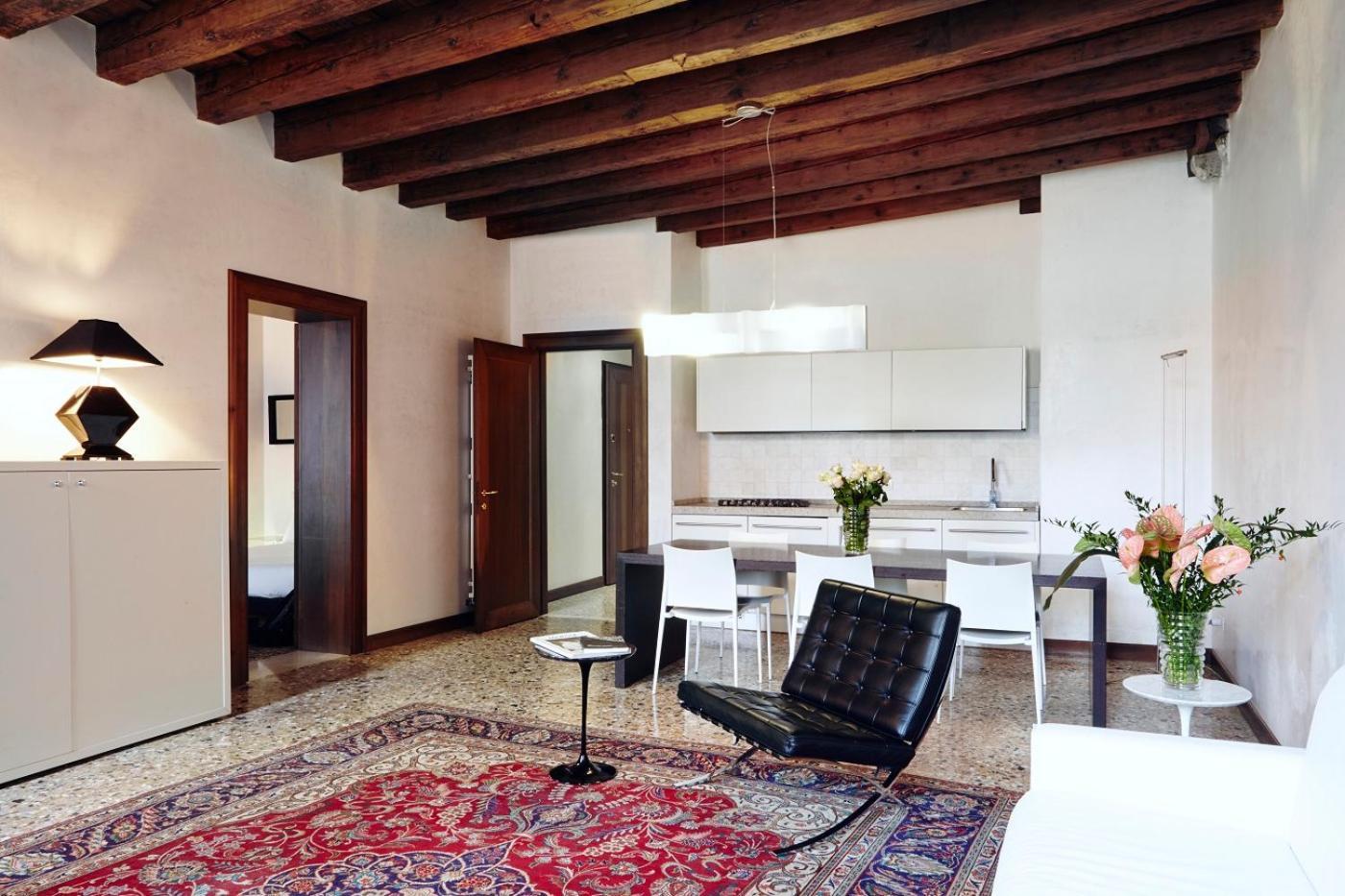 Appartamento con 1 Camera da Letto e Balcone - Edificio Separato