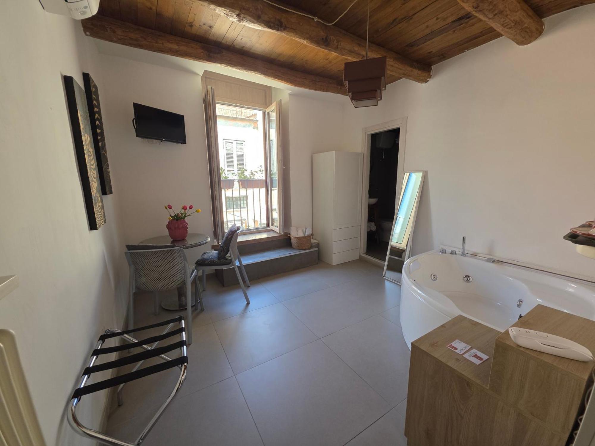 King Room Spa Bath