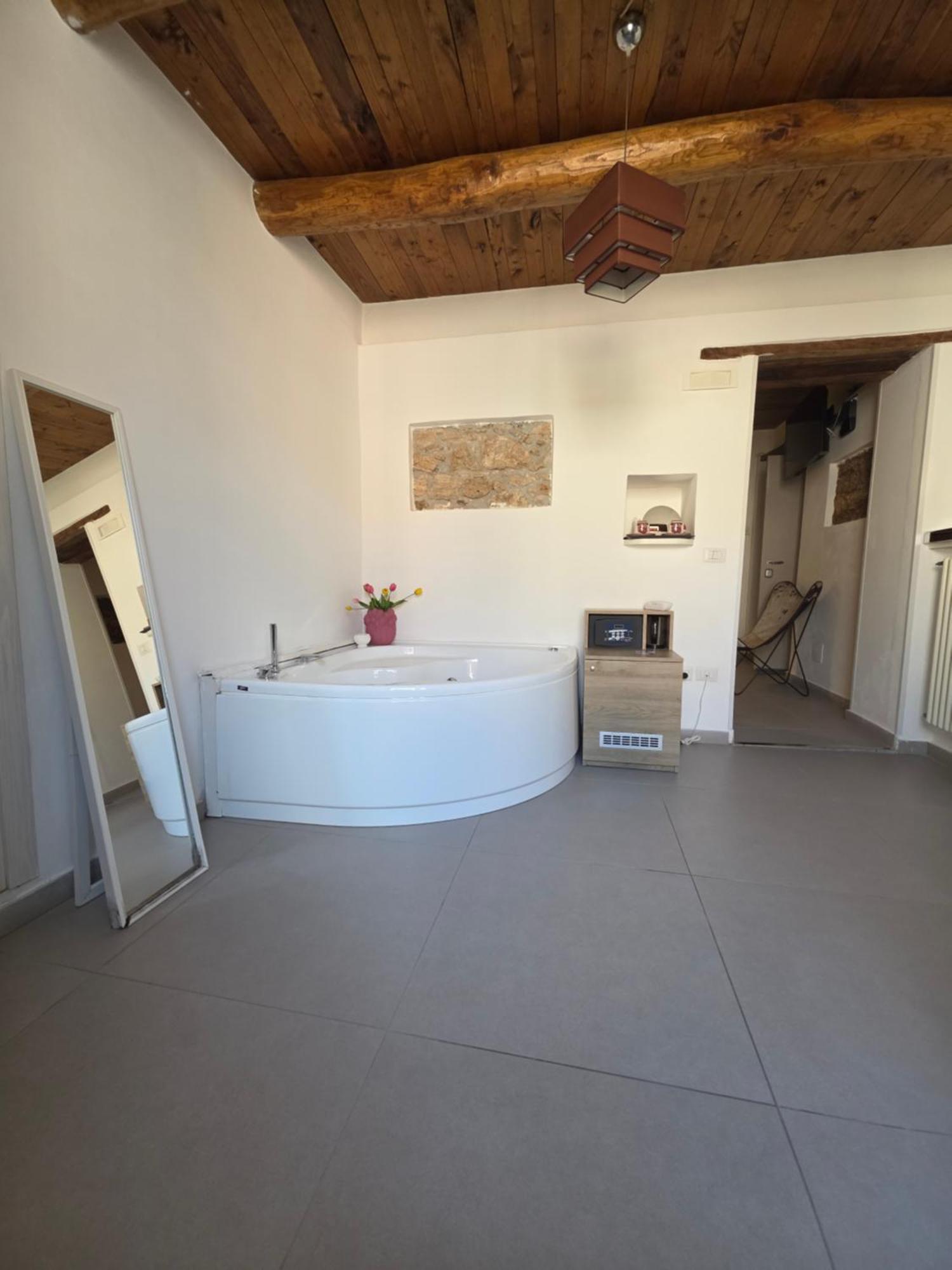 King Room Spa Bath