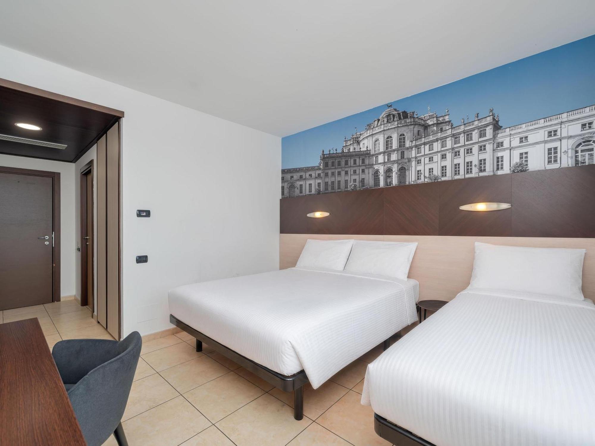 Camera Tripla Classic