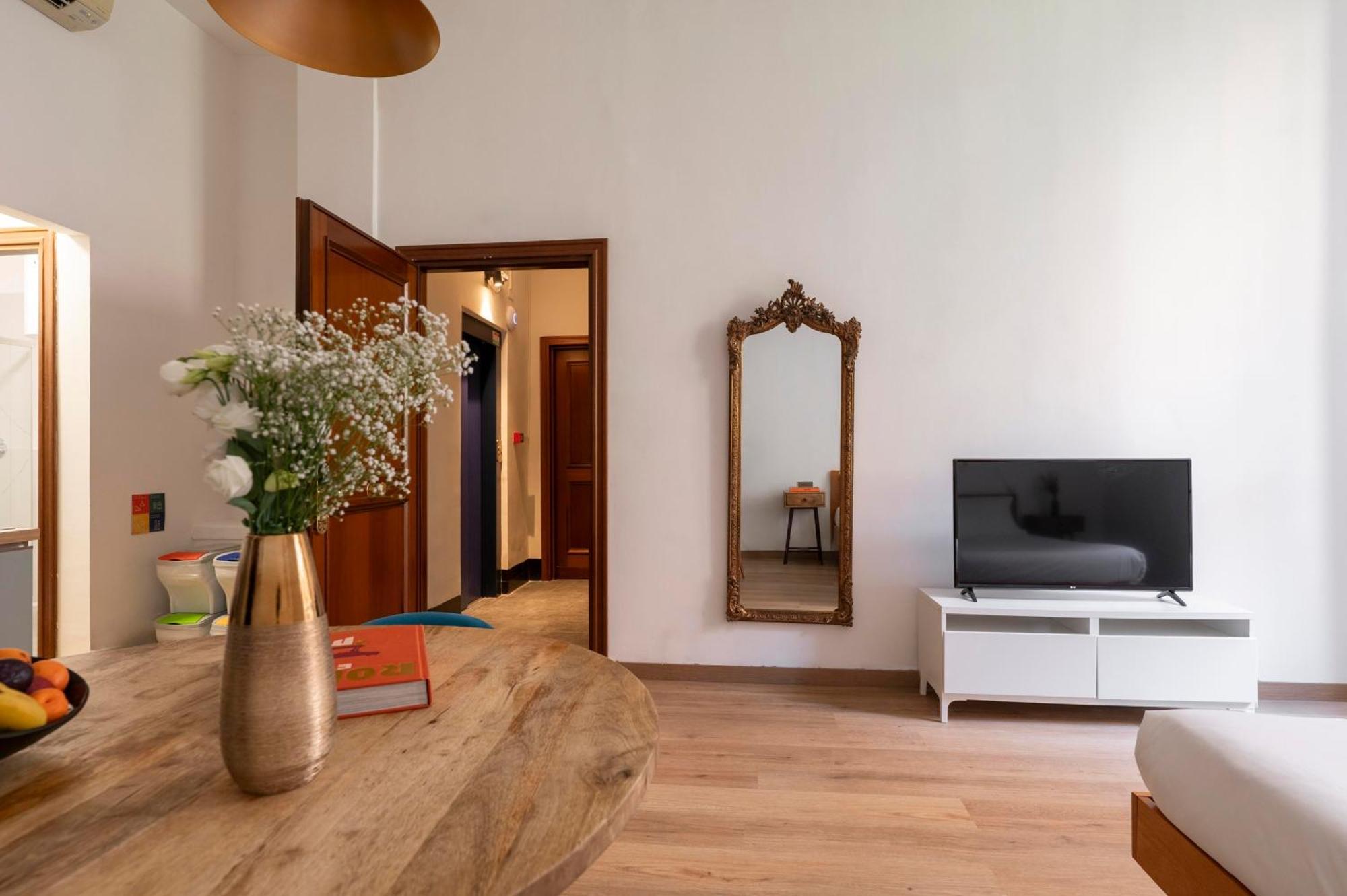 Studio Apartment