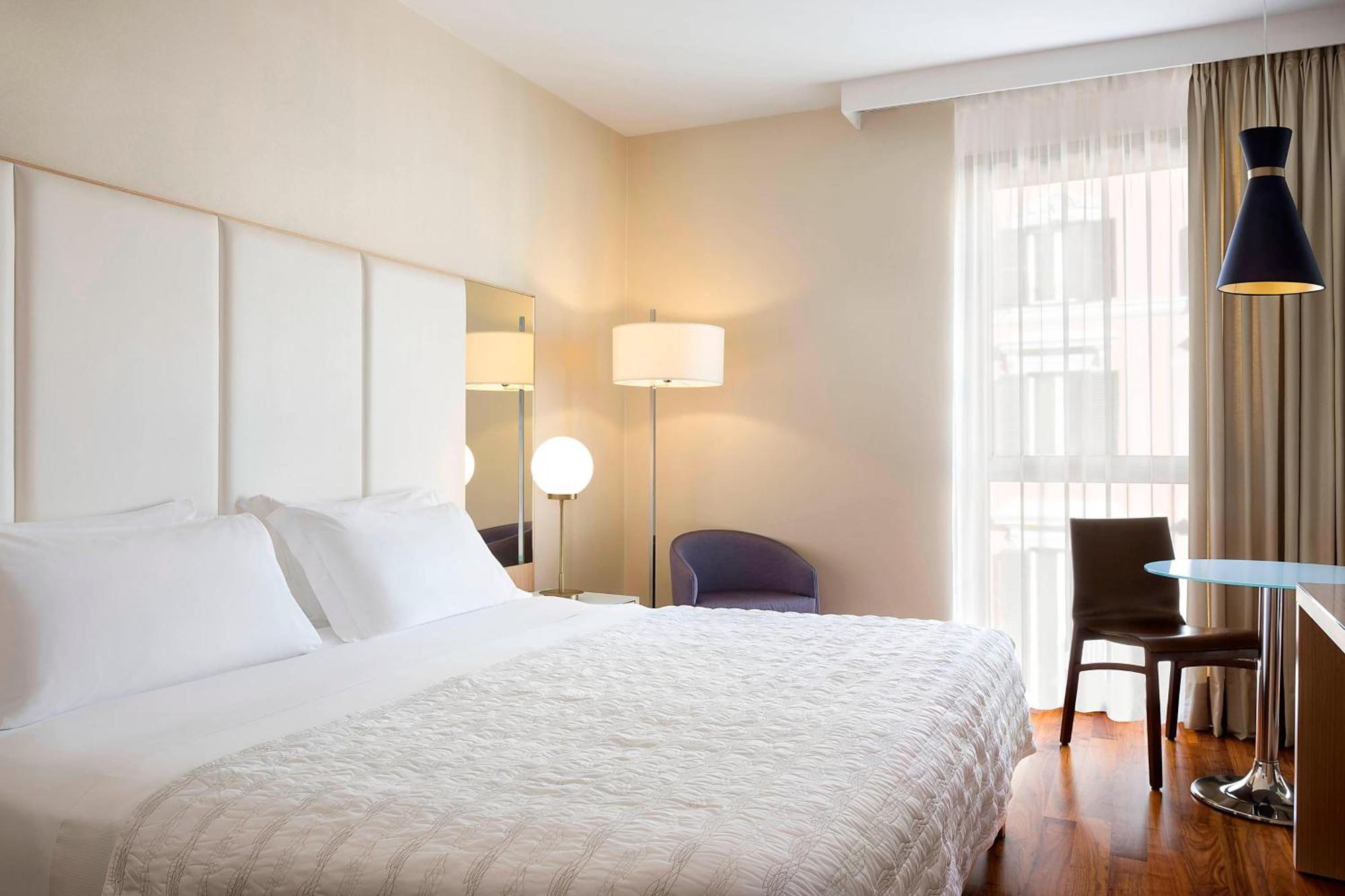 Executive Double Room Larger Guest room 1 King City view