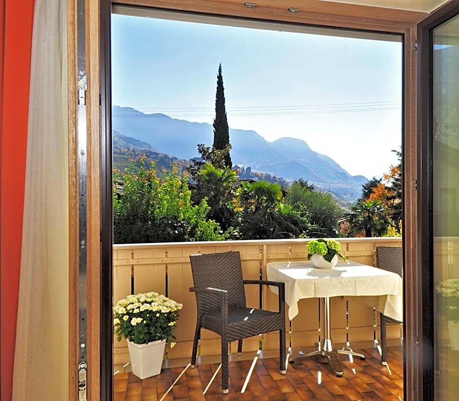 One-Bedroom Apartment Balcony Annex