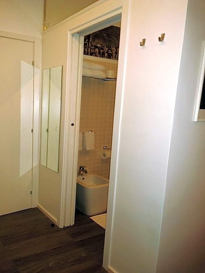 Double or Twin Room Private Bathroom