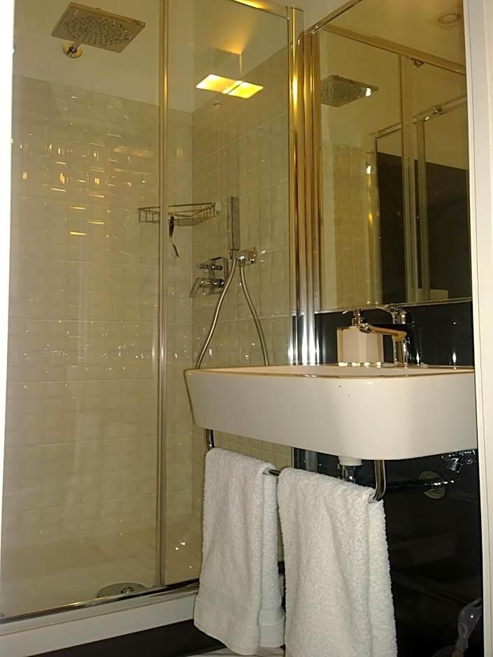 Double or Twin Room Private Bathroom