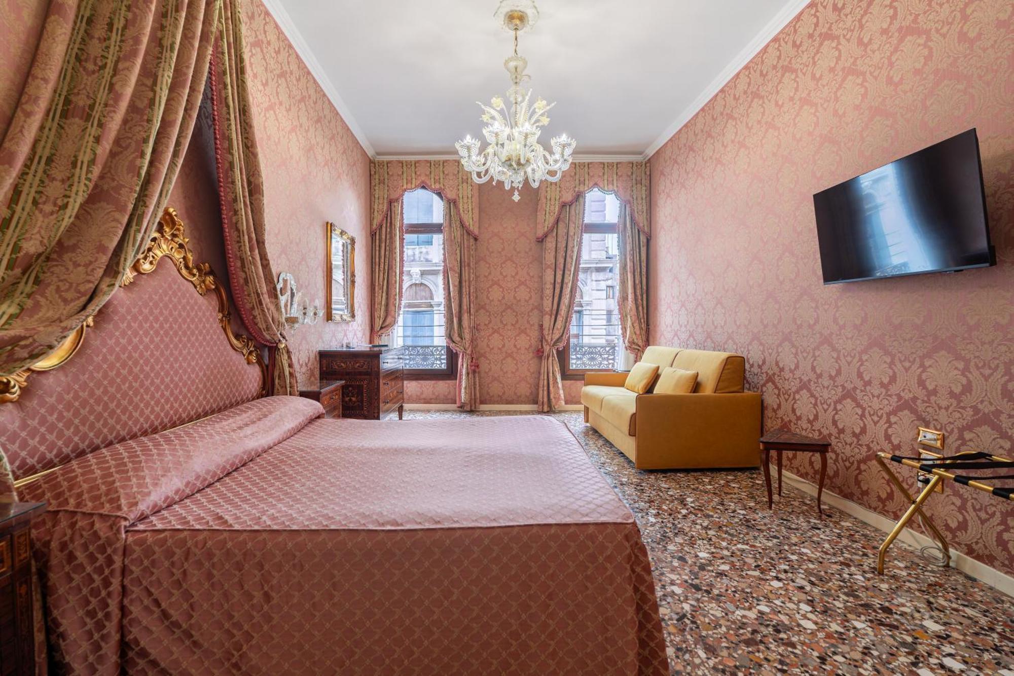 Junior Suite Canal View