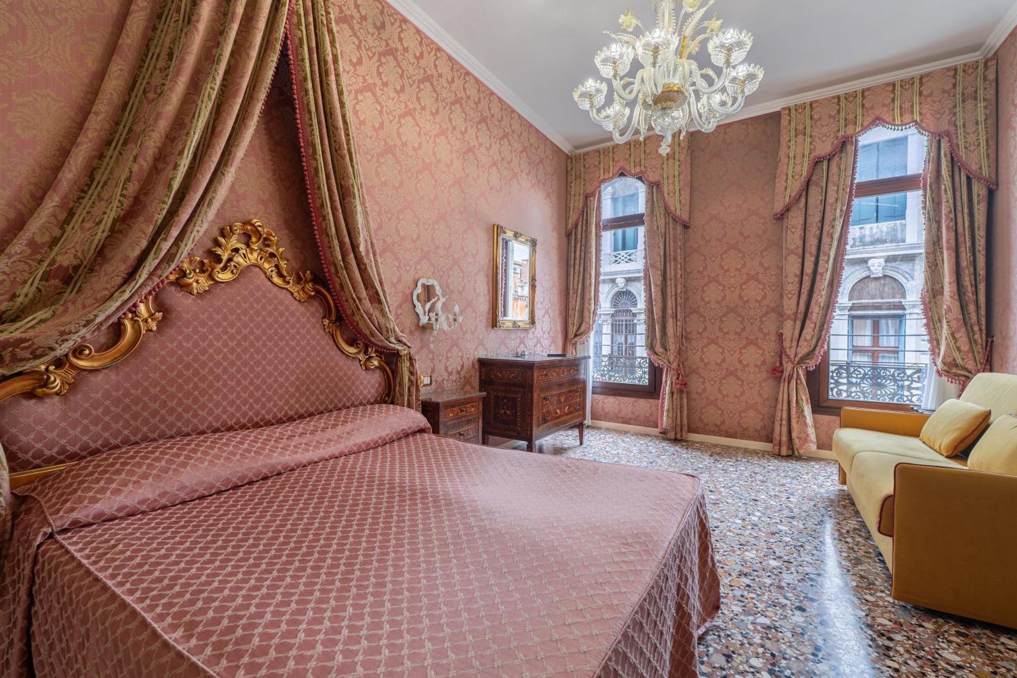 Junior Suite Canal View