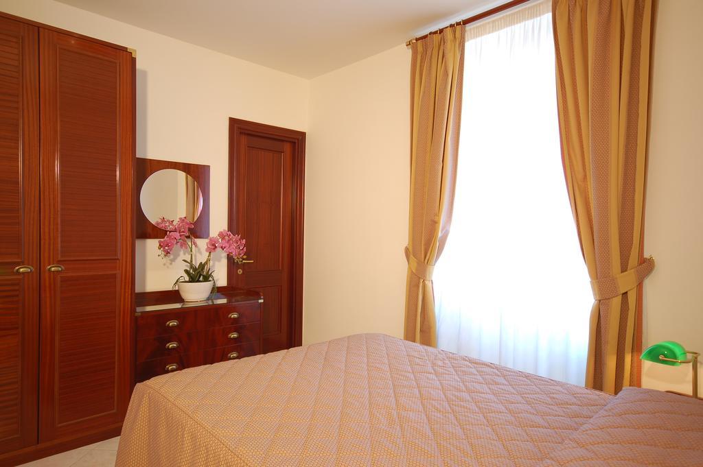 One-Bedroom Suite,190043992:JPEG