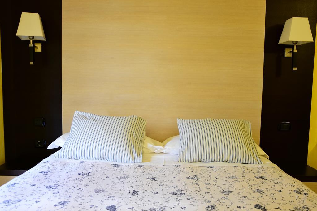 Economy Double or Twin Room,370747135:JPEG
