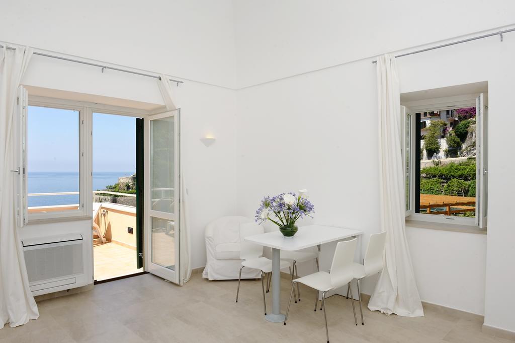 One-Bedroom Apartment with Terrace,1216116199:JPEG