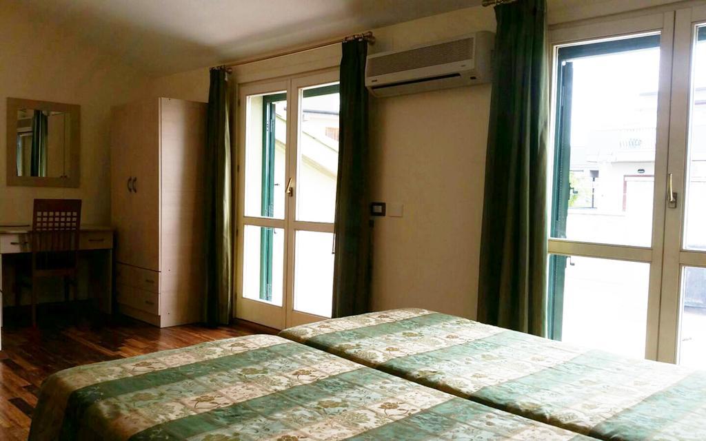 Family Room Terrace,686837781:JPEG