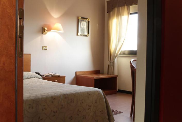 Single Room,19438007:JPEG