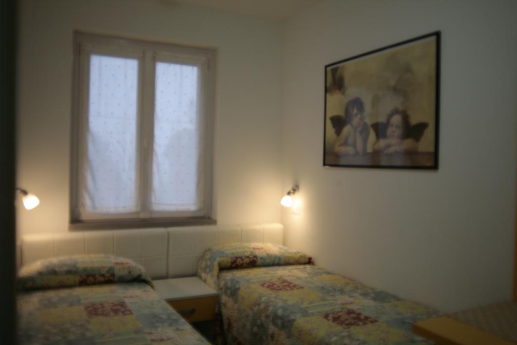 Family Room,194611237:JPEG