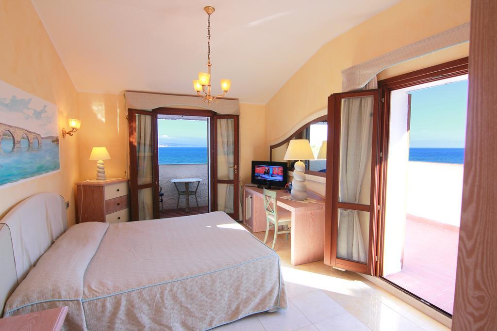Suite with Terrace and Sea View