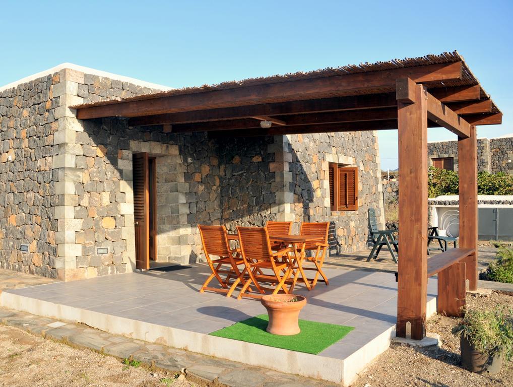 Dammuso con Terrazza e Vista Piscina