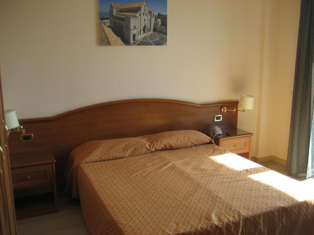 Double Room with Balcony,19845928:JPEG