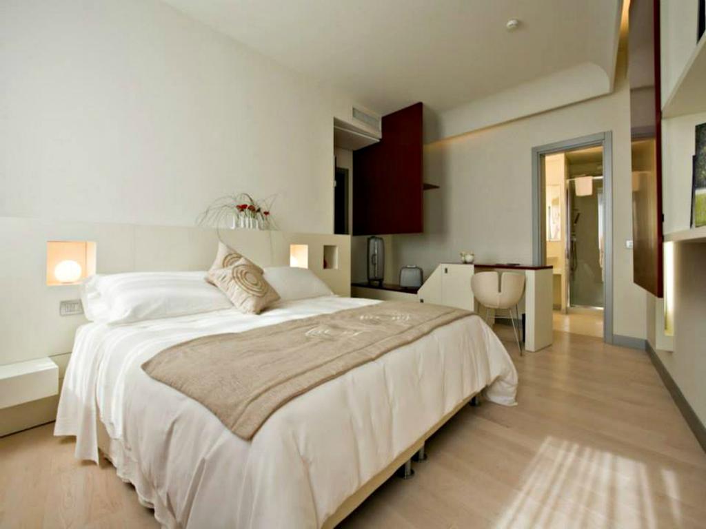 Deluxe Double Room,206860471:JPEG