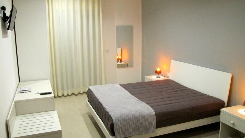 Camera Matrimoniale/Doppia con Letti Singoli con Bagno Privato 21/B