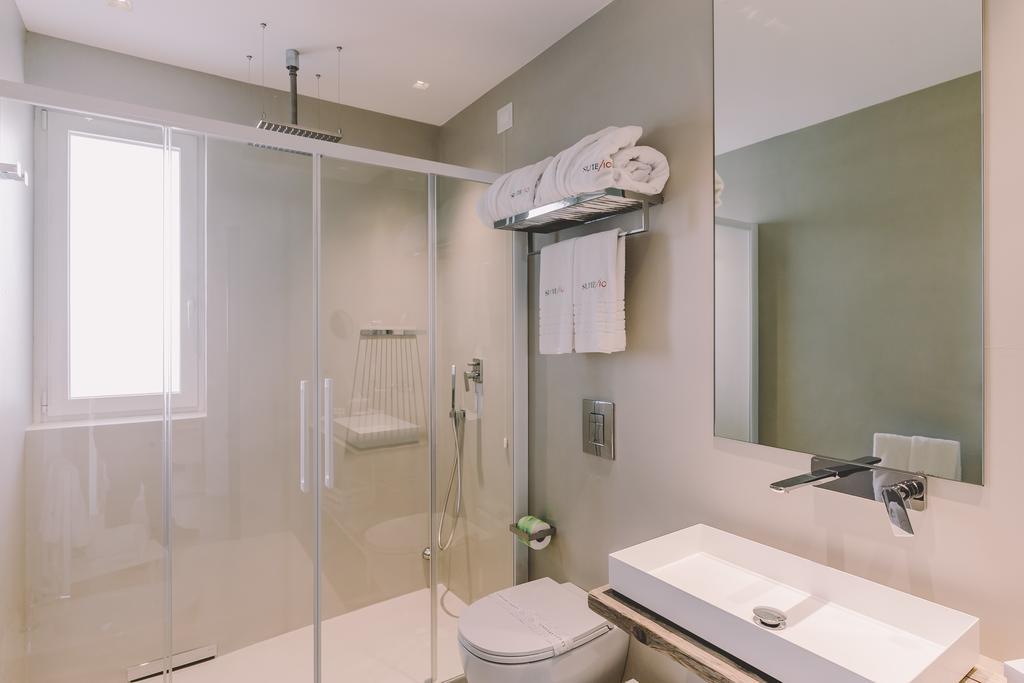 One-Bedroom Suite with Patio,215953550:JPEG