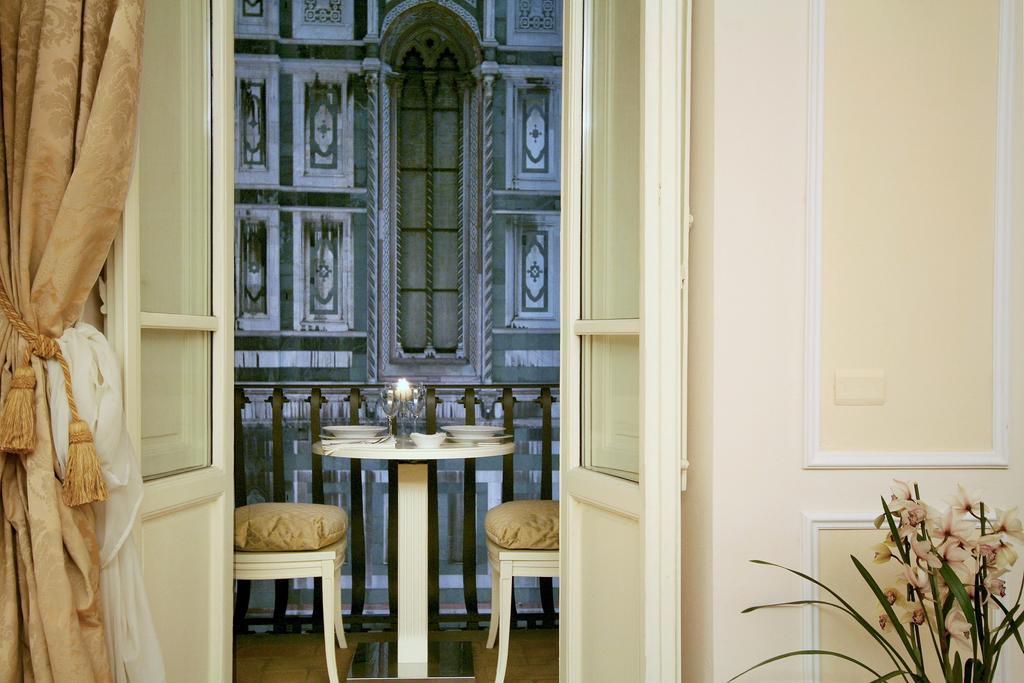 Apartament typu Deluxe z balkonem i widokiem na katedrę Duomo (2 osoby dorosłe)
