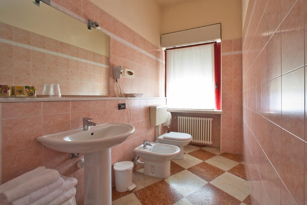 Standard Double or Twin Room,397460427:JPEG