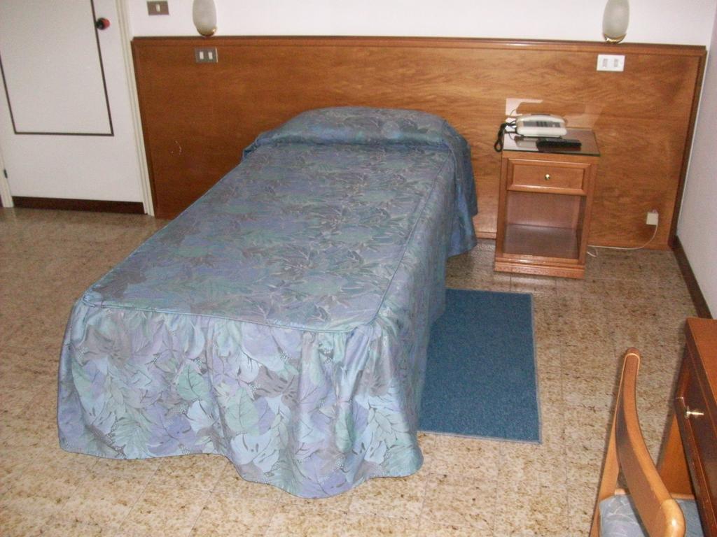 Single Room,227107244:JPEG