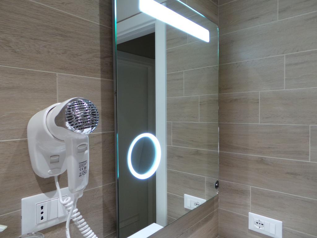 Quarto Triplo com Banheiro Privativo
