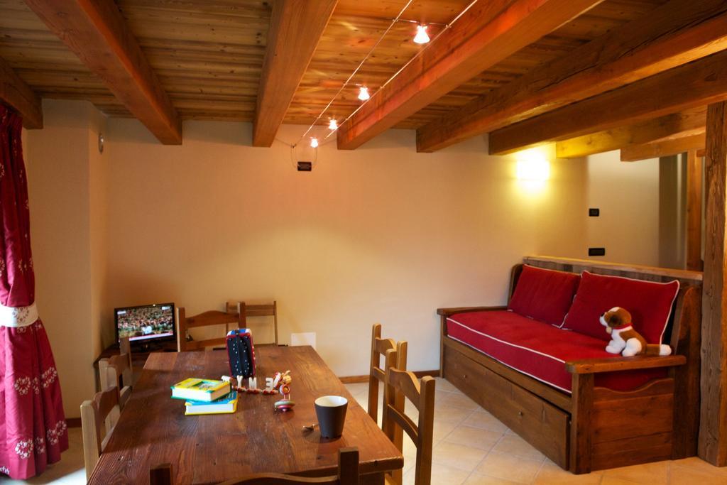 One-Bedroom Apartment - Split Level,248916257:JPEG