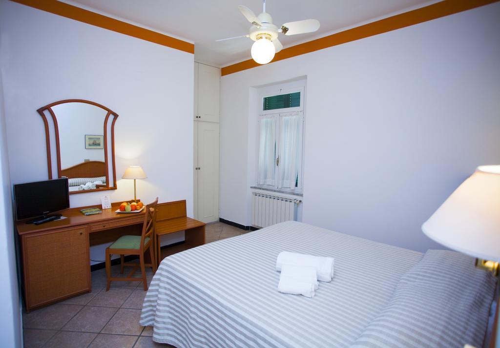 Double or Twin Room,1114566042:JPEG