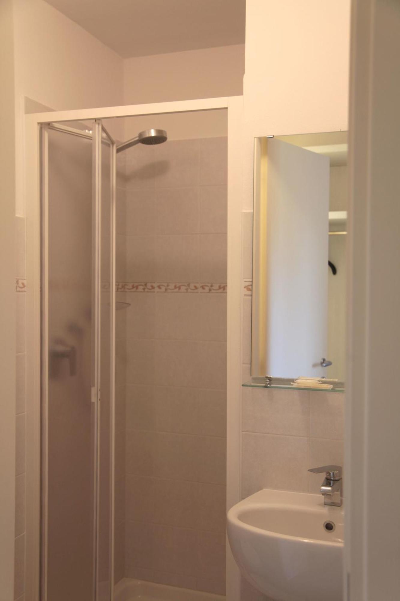 Single Room,140584095:JPEG