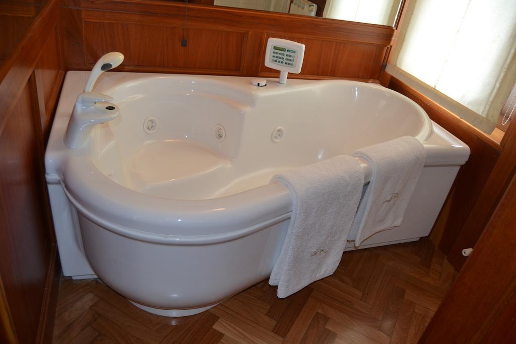 Deluxe Double Room with Balcony and Sea View