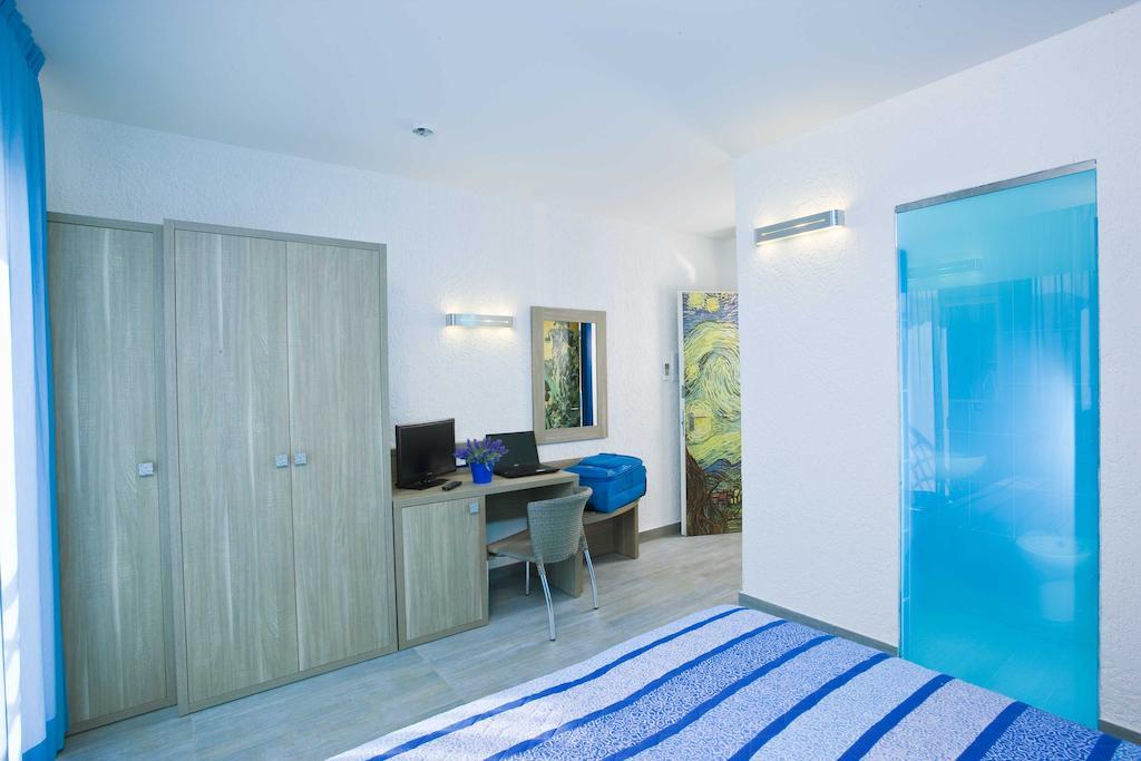 Double or Twin Room with Side Sea View,1134418438:JPEG