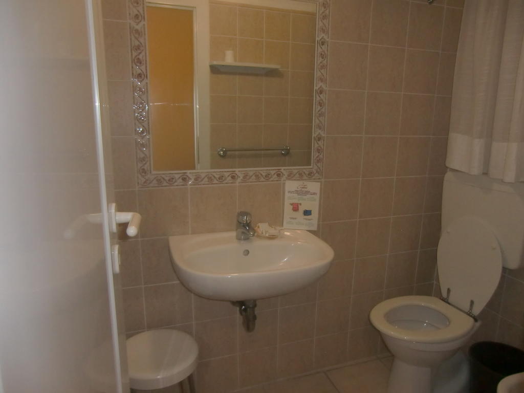 Standard Double or Twin Room,256458941:JPEG