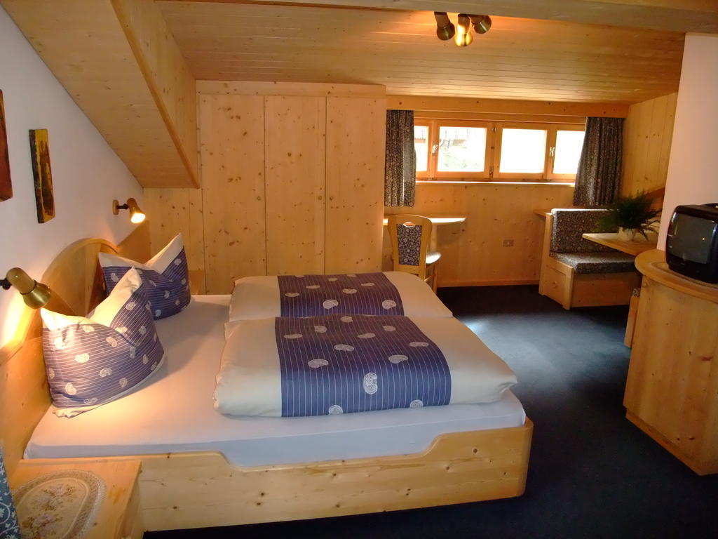 Grote tweepersoonskamer met balkon
