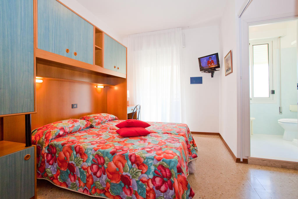 Camera Matrimoniale/Doppia con Letti Singoli con Balcone
