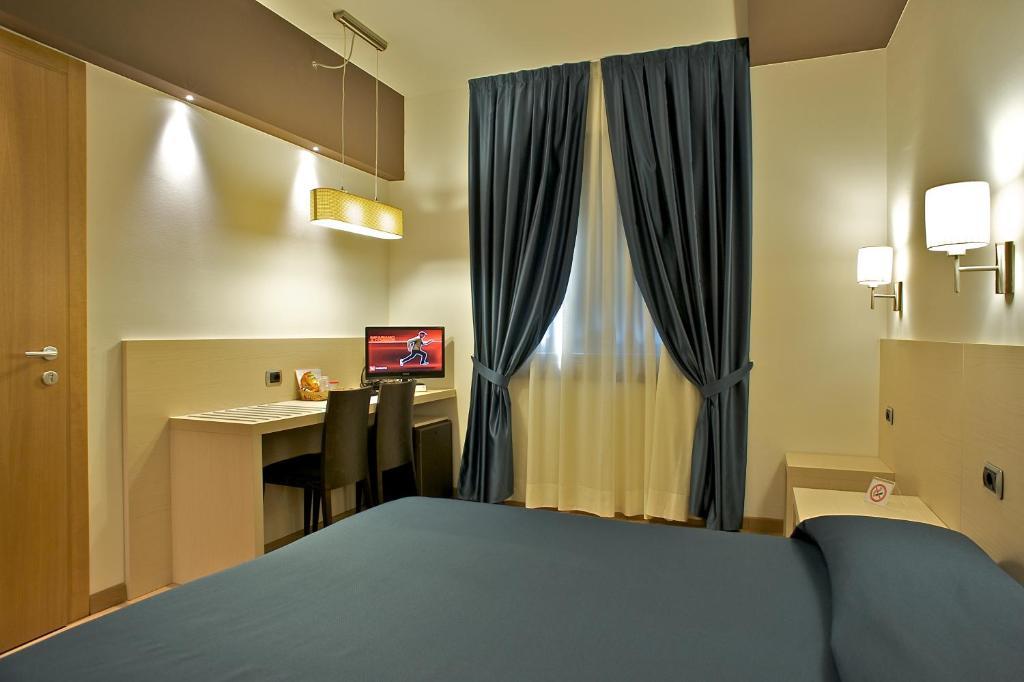 Single Room,697937817:JPEG