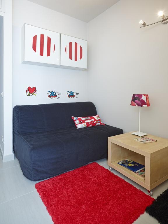 Two-Bedroom Apartment with Balcony,250454169:JPEG