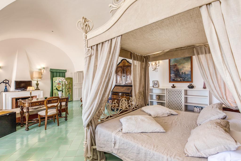 Suite Junior con cama extragrande y terraza