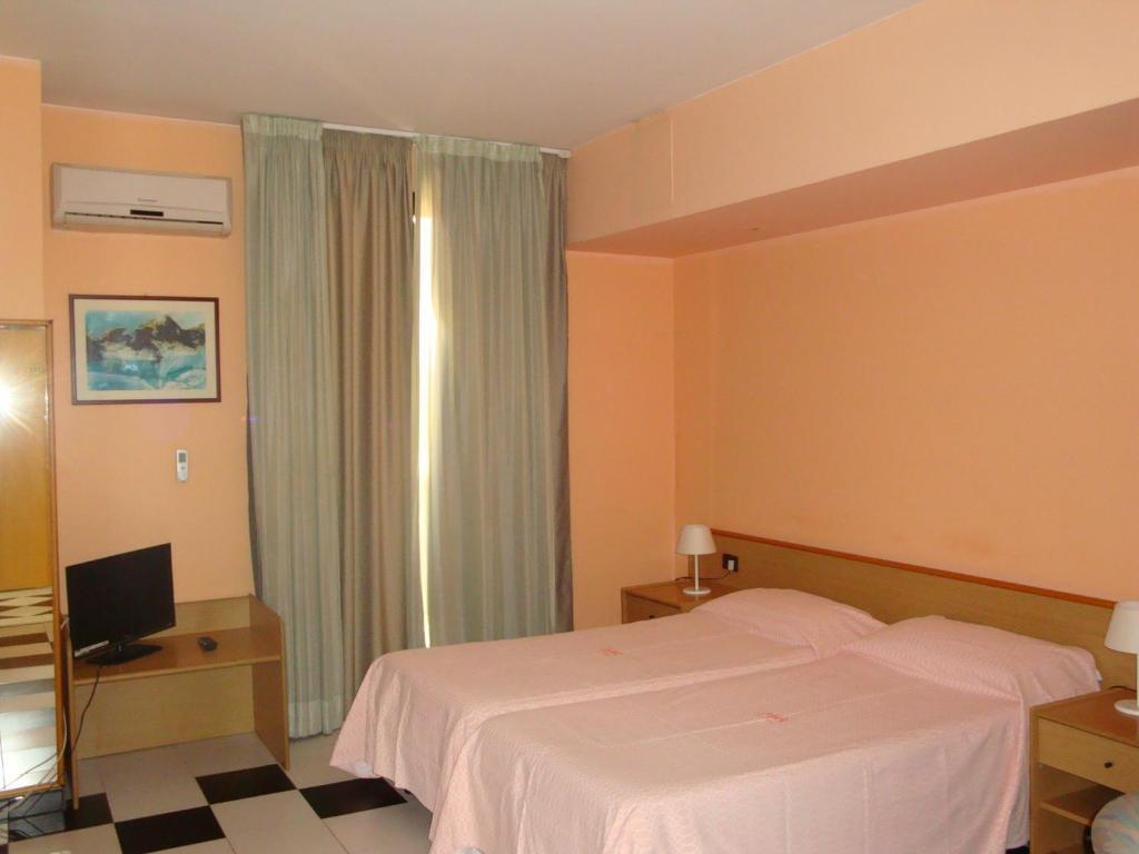 Double or Twin Room,692988006:JPEG
