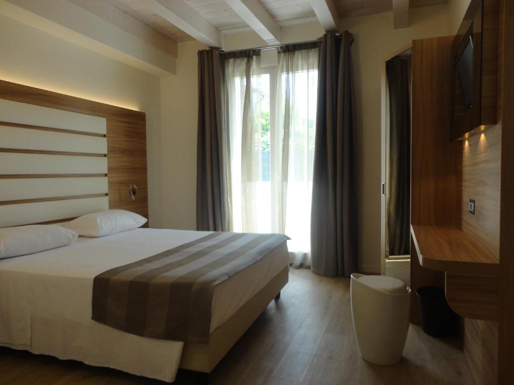 Executive Suite,25447392:JPEG