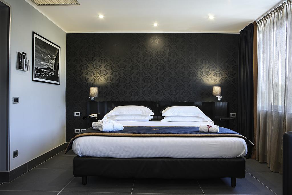 Deluxe King Room Sofa Bed