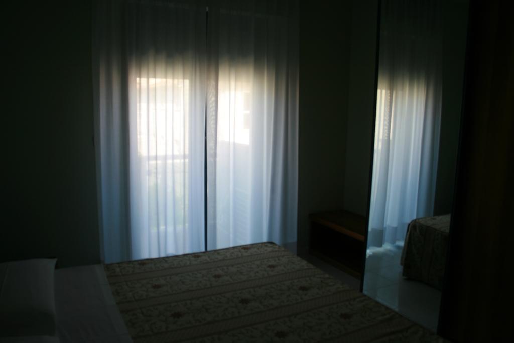 Family Room,402848655:JPEG