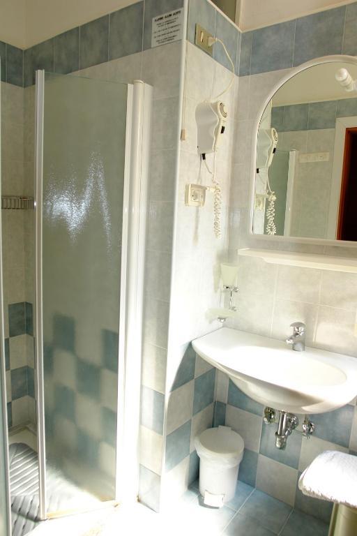 Double or Twin Room with Balcony,27237818:JPEG