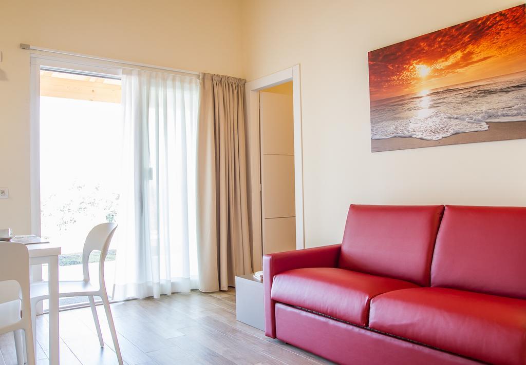 Deluxe One-Bedroom Apartment