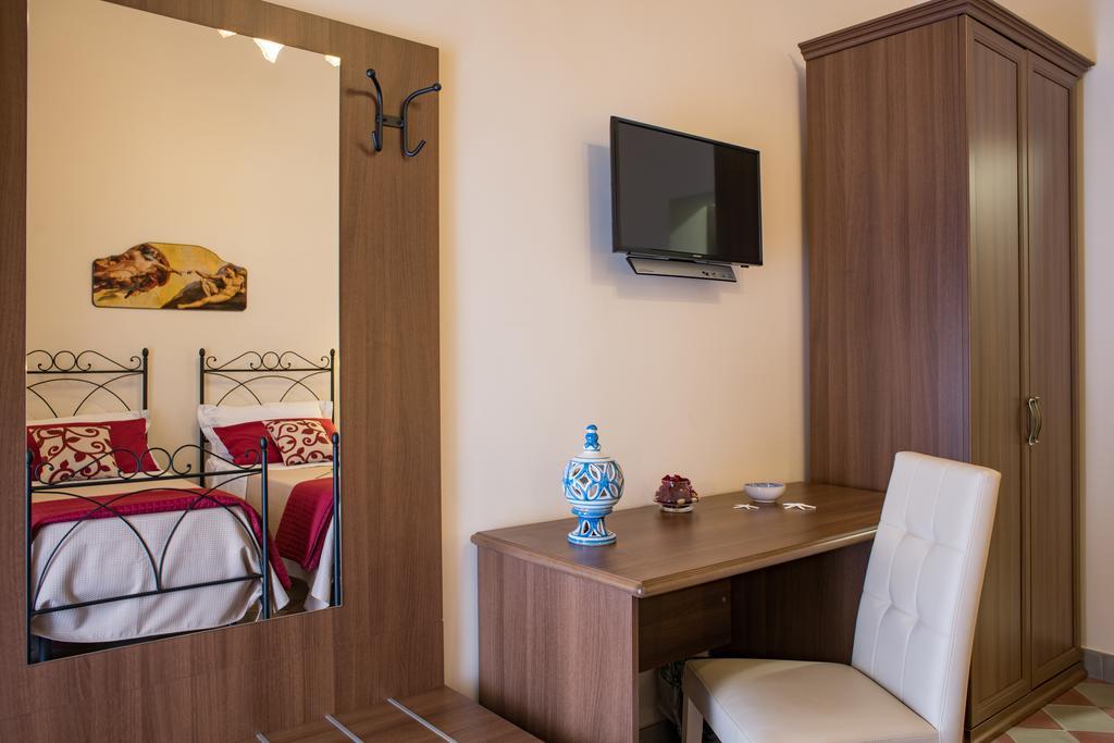 Double Room with Private Bathroom,818276912:JPEG