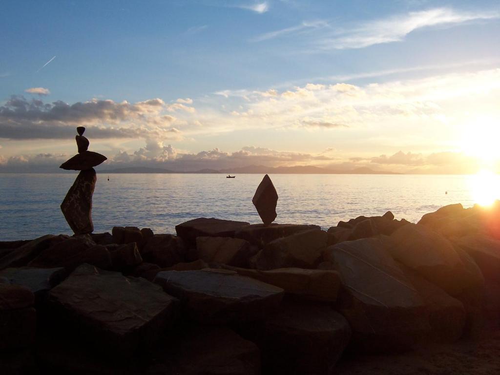 Two-Bedroom Apartment with Sea View,27789335:JPEG