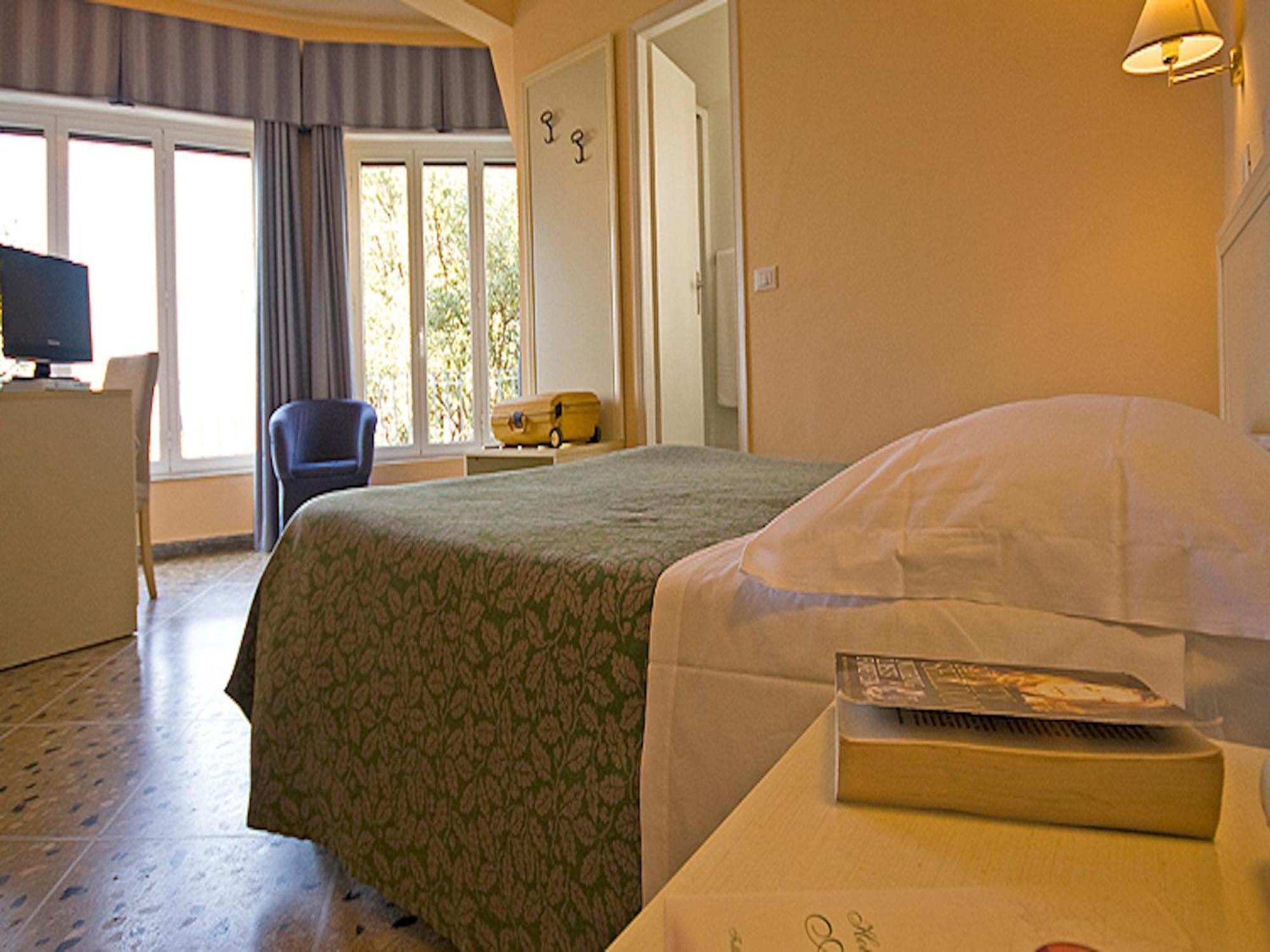 Standard Family Room,917310541:JPEG