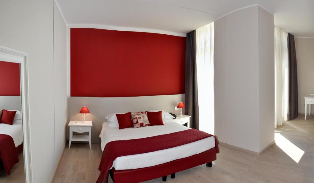 Double or Twin Room Lateral Lake View